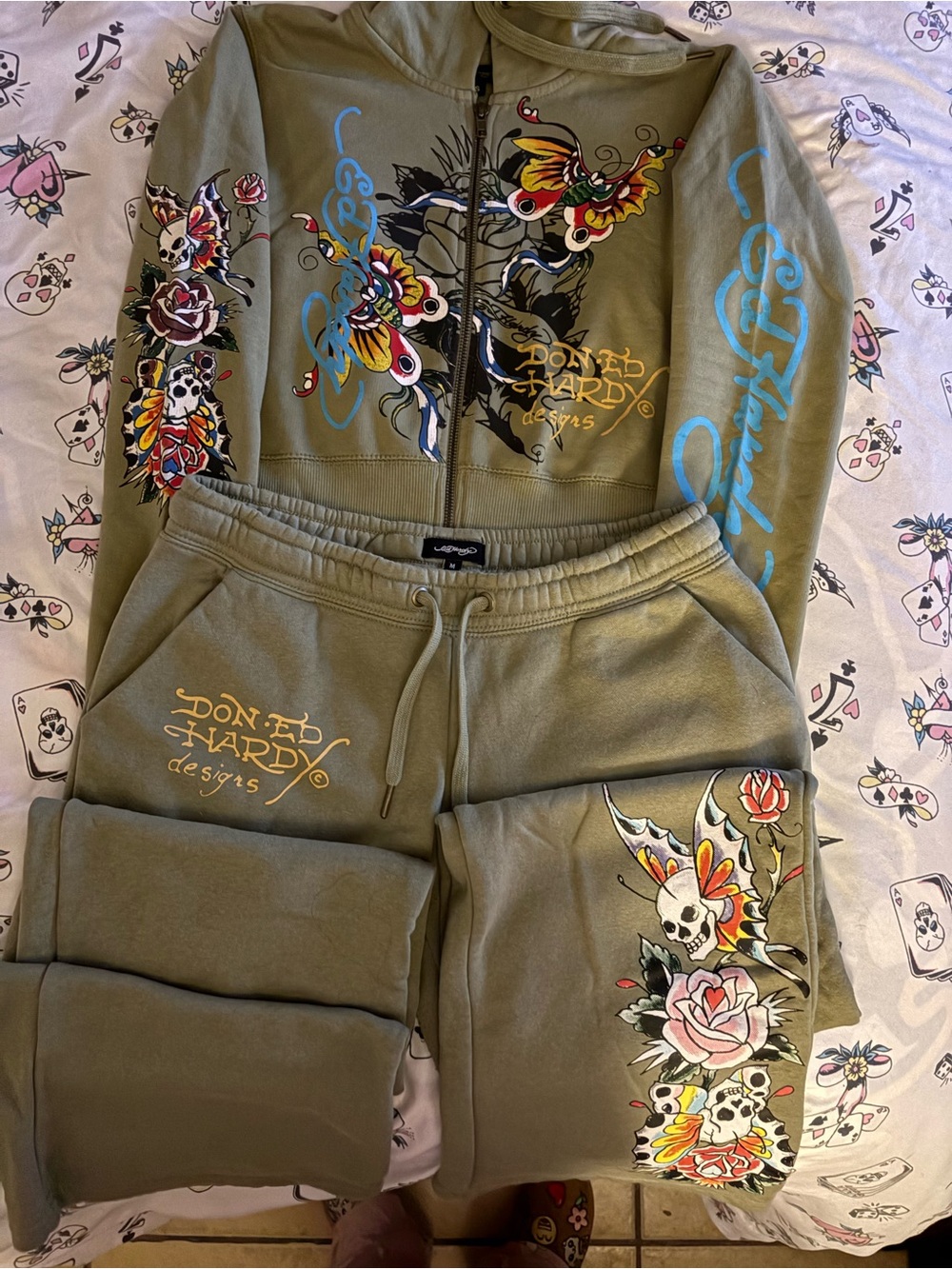 Ed Hardy Women’s Olive Green Zip Hoodie & Jogger Set with Tattoo Graphics